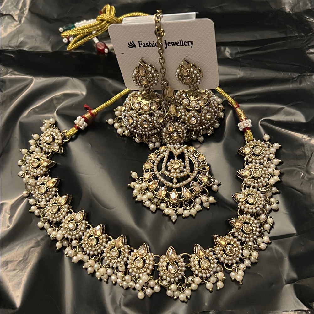 Gold and Pearl Jewelry Set